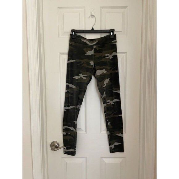 Camouflage Garage Leggings (Size Medium) - Picture 1 of 5